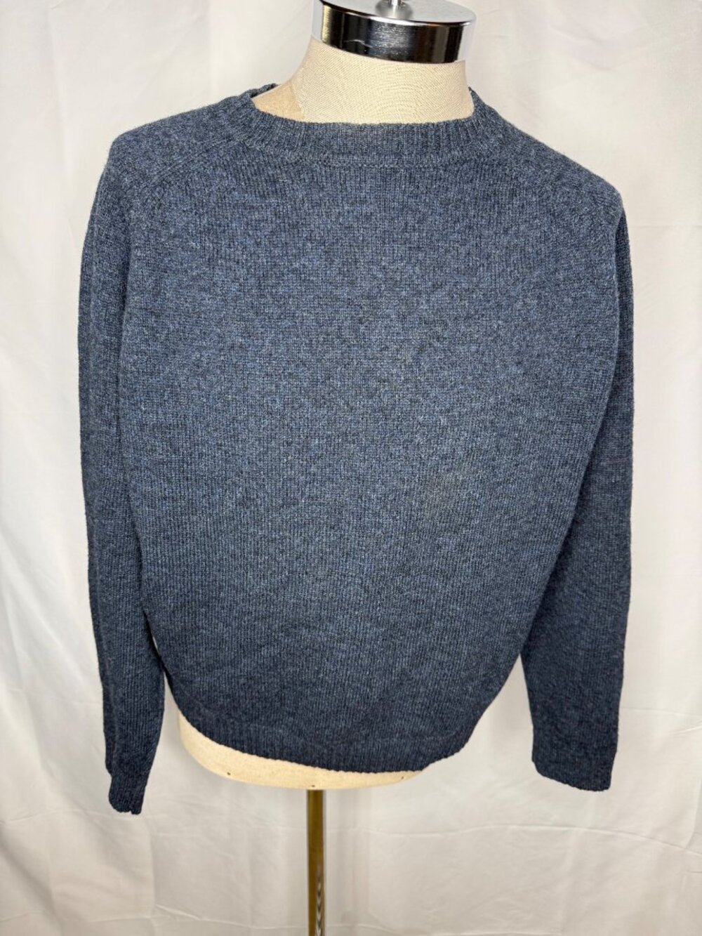 Vintage L.L. Bean Mens Shetland Wool Crewneck Sweater Navy Blue Large Regular